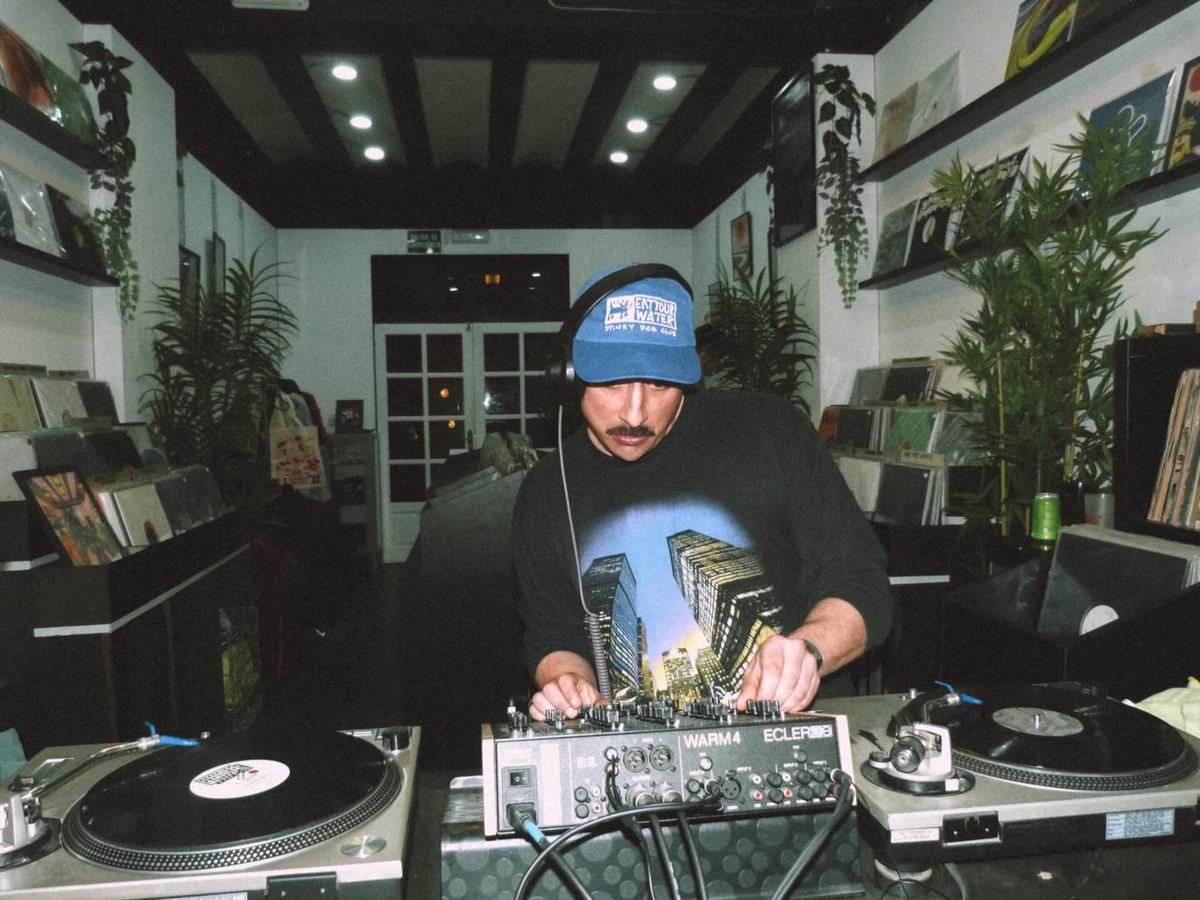 Session in a record store
